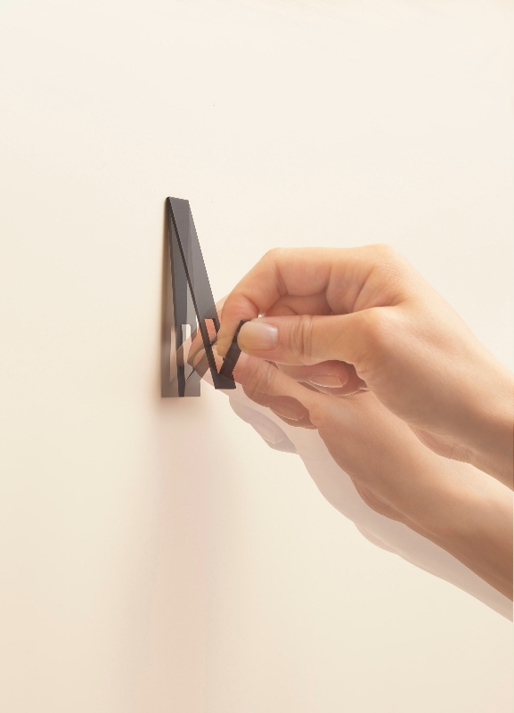 gancio adesivo resistente per appendere abiti